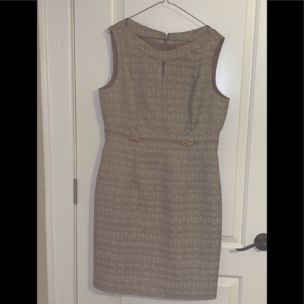Beautiful dress made by  tahari....